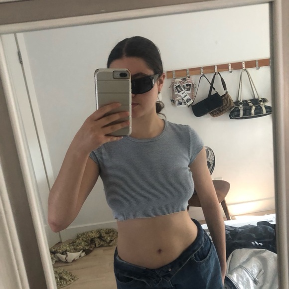 Brandy Melville Cropped Baby T - Picture 3 of 3